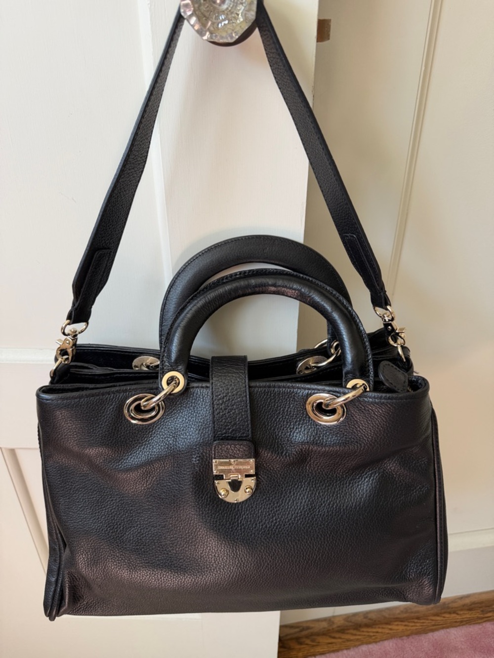GORGEOUS CHARLES JOURDAN CLASSIC STRONG LEATHER HANDBAG